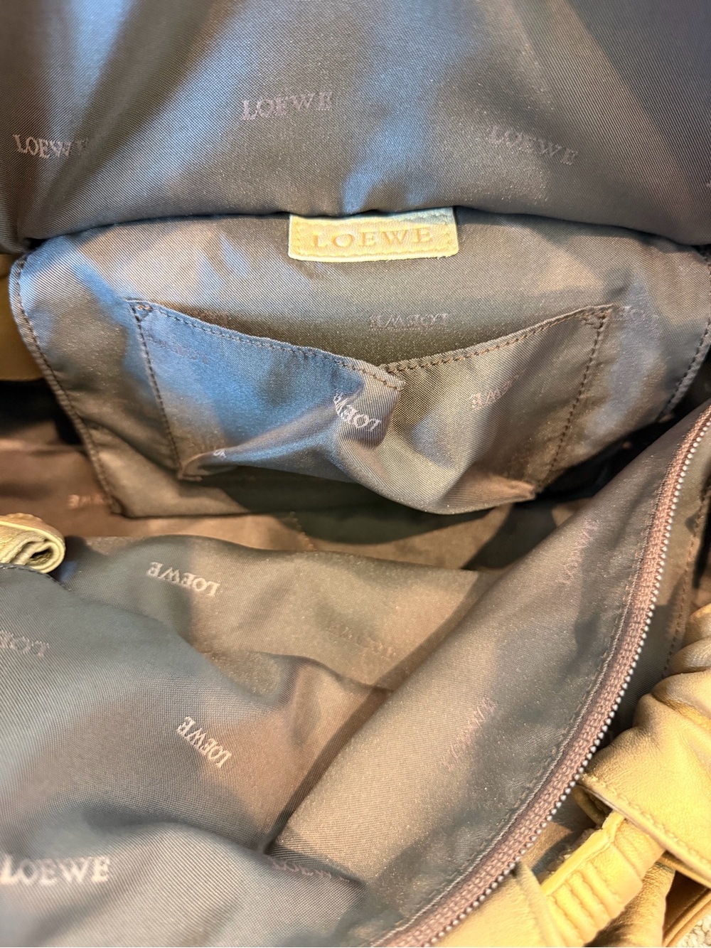 Vintage Loewe Nappa Aire Bag – Gold Iridescent Leather - Picture 4 of 10